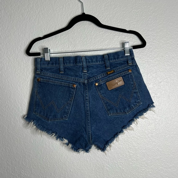 Wrangler Pants - Womens Wrangler Raw Hem High Waisted Shorts 31x34